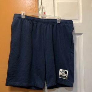 Details title men sweatshorts